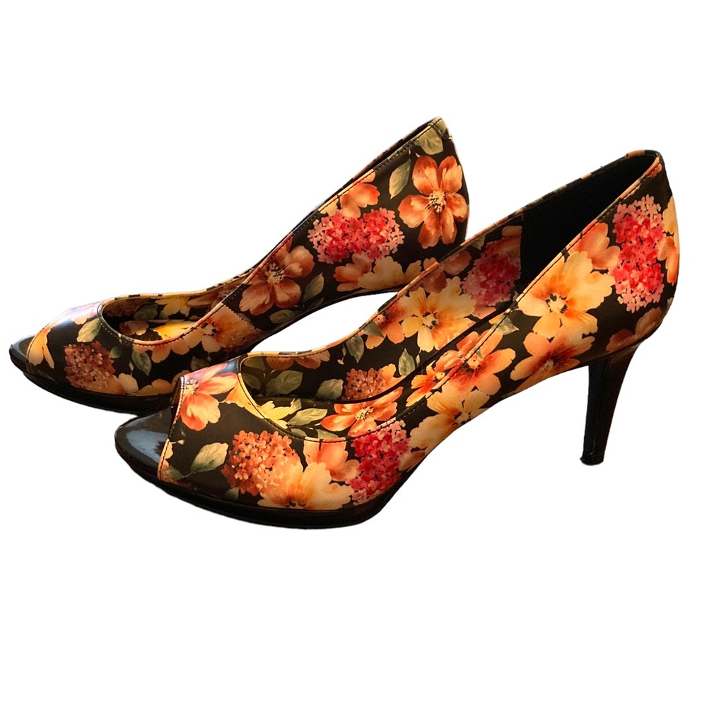 Nine West black floral peep toe heels size 7